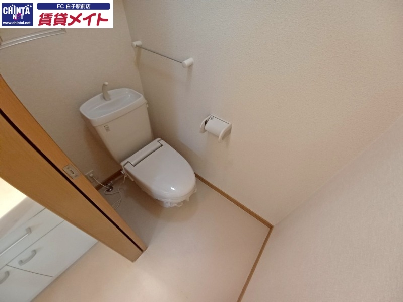 トイレ　同物件別部屋の写真