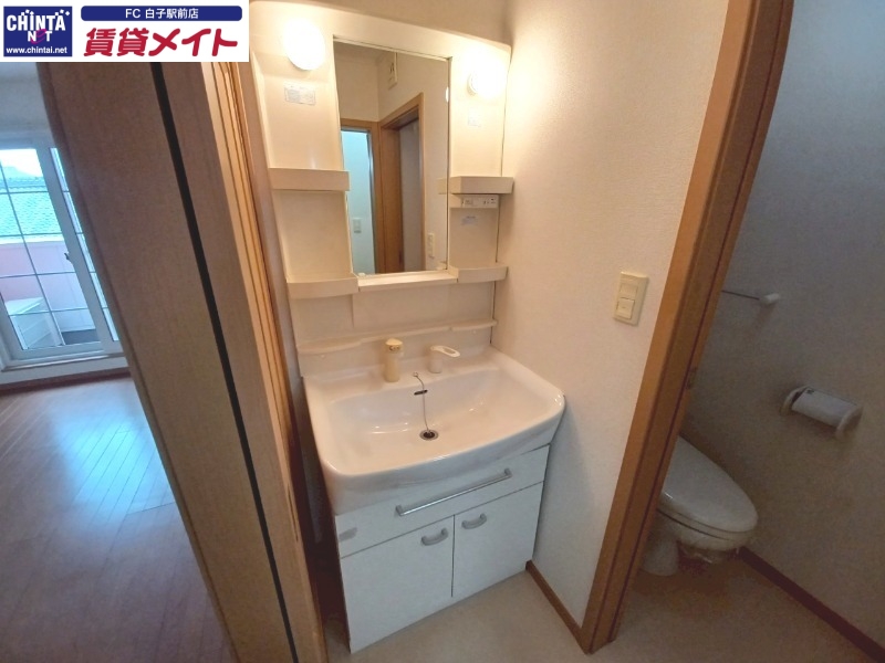 洗面設備　同物件別部屋の写真