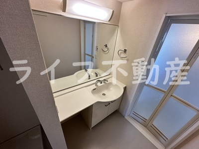 洗面設備　独立洗面台で身支度をすべて済ませてしまいましょう