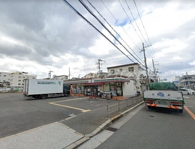 コンビニ　セブンイレブン大阪南津守6丁目店（コンビニ）まで372m