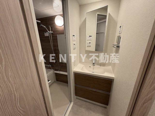 洗面設備　独立洗面台、朝の身支度には欠かせません