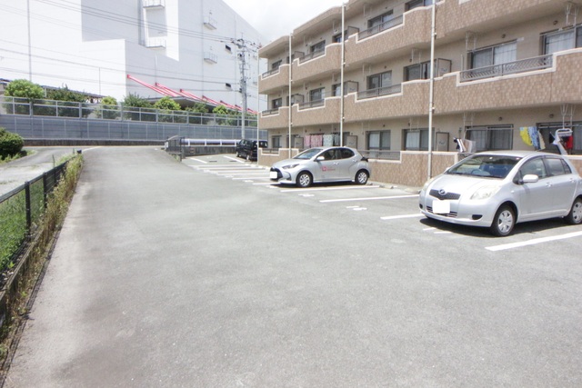 駐車場　駐車スペースもあります☆