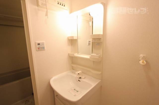 洗面設備　イメージ写真　違うタイプのお部屋