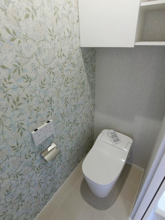 トイレ　お手入れ楽々タンクレストイレです