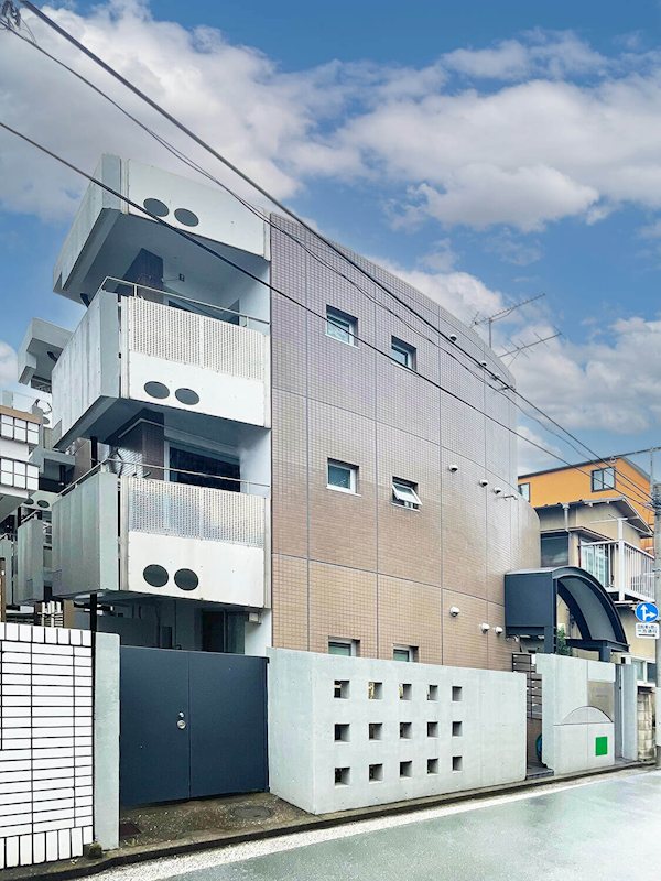 建物外観　RC(鉄筋コンクリート)構造　3階建て　15戸