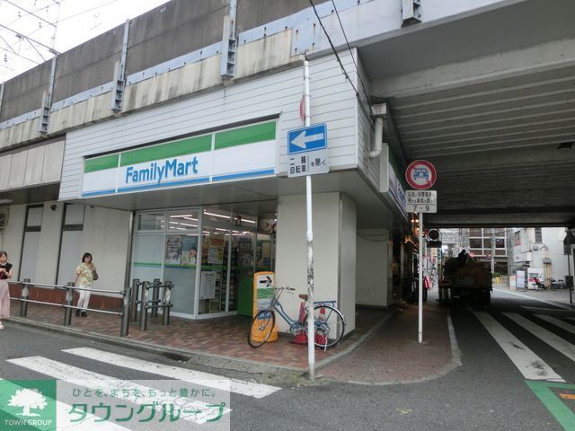 コンビニ　ファミリーマート京成船橋駅前店（コンビニ）まで390m