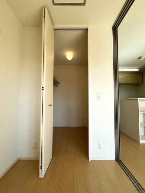 収納　写真は別の部屋のものです。