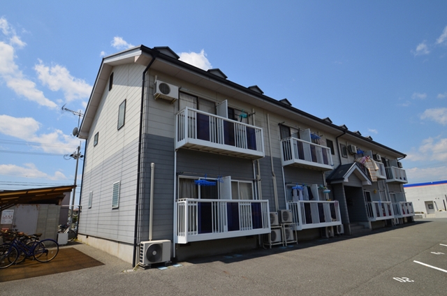 建物外観　シンプルな建物