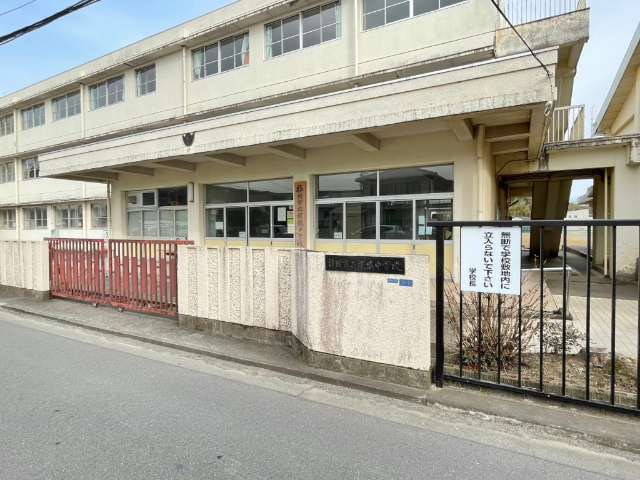 中学校　静岡市立服織中学校（中学校）まで1515m