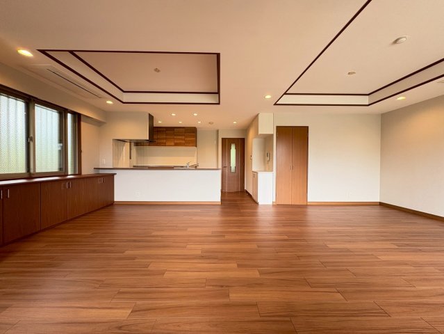 名次町ロジュマンの居間写真