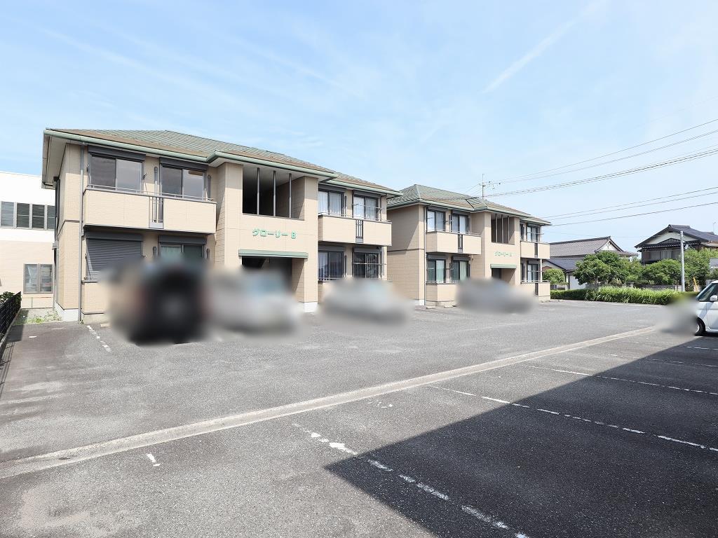 建物外観　落ち着いた色合いの外観で、周辺の街並みに調和したデザインです