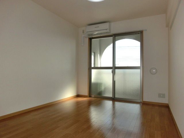 居室・リビング　明るいお部屋です