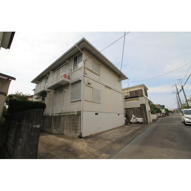 建物外観　閑静な住宅街にございます。相鉄ローゼン海老名店の裏手です