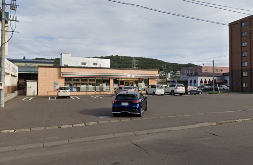 コンビニ　セブンイレブン 登別鷲別町1丁目店（コンビニ）まで329m