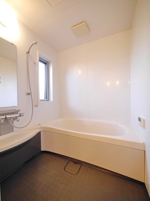 バス・シャワールーム　同物件別部屋写真