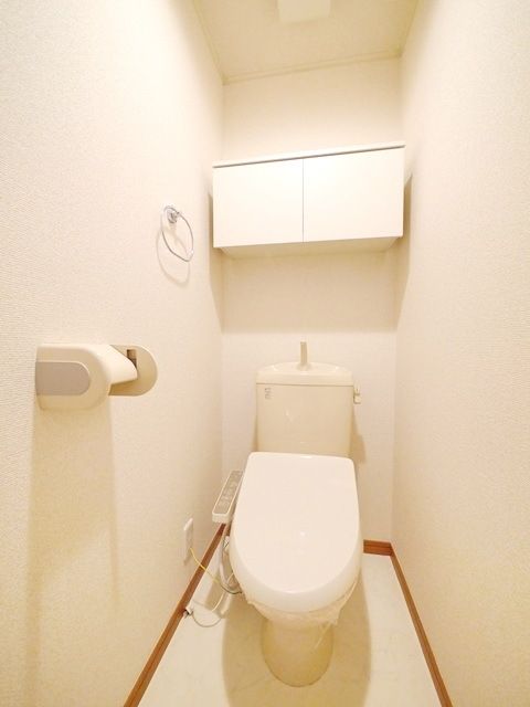 トイレ　同物件別部屋写真