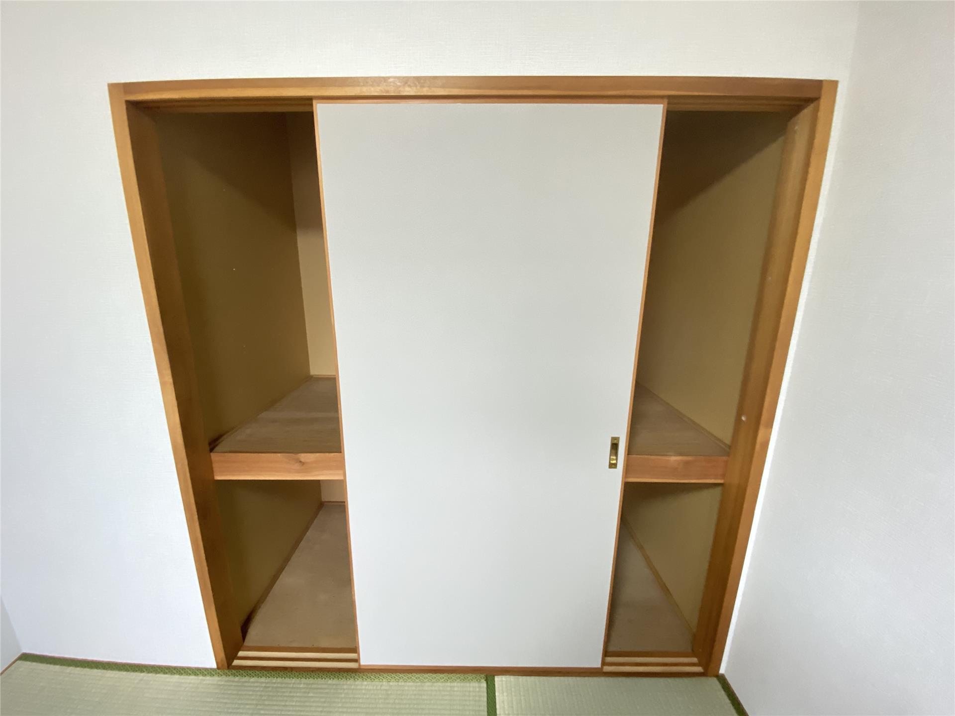 収納　押入
