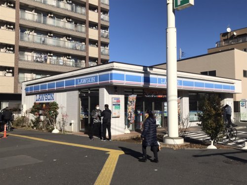コンビニ　ローソン江戸川区役所（コンビニ）まで729m