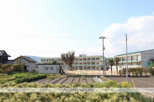 小学校　高松市立牟礼小学校（小学校）まで467m