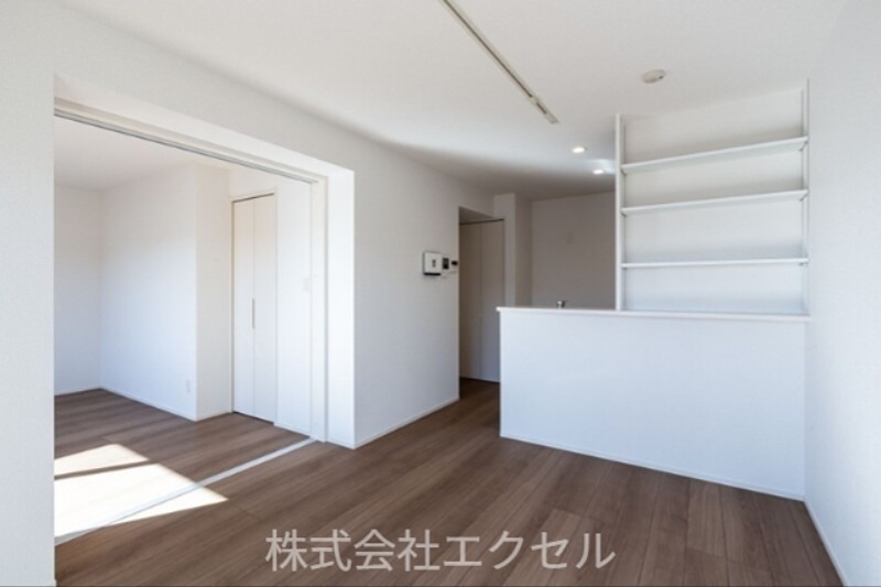 居室・リビング　エアコン付きです。