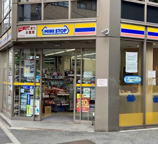 コンビニ　ミニストップ南青山６丁目店（コンビニ）まで740m