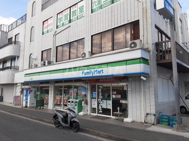 コンビニ　ファミリーマート金沢柳町店（コンビニ）まで294m
