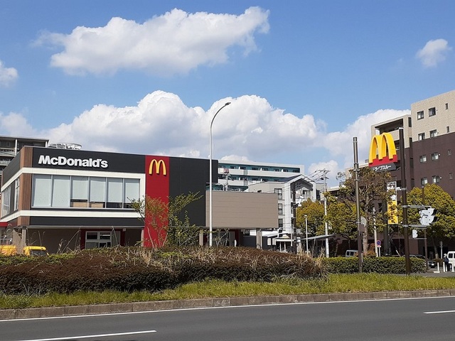 飲食店　マクドナルド（飲食店）まで650m