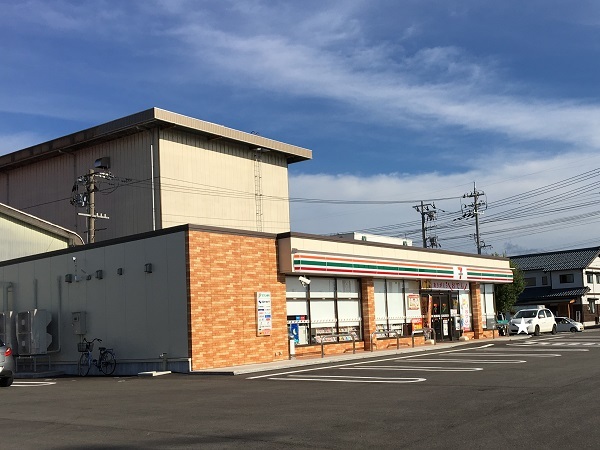 コンビニ　セブンイレブン（コンビニ）まで500m