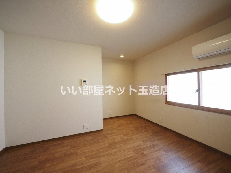 小路2丁目戸建ての居間写真