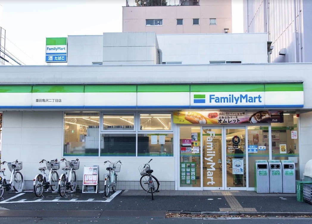 コンビニ　ファミリーマート墨田亀沢二丁目店（コンビニ）まで58m