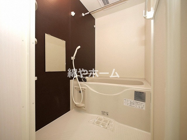 バス・シャワールーム　コンパクトで使いやすいお風呂です