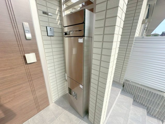 ロビー　ロビーにある各部屋毎のメールボックス。