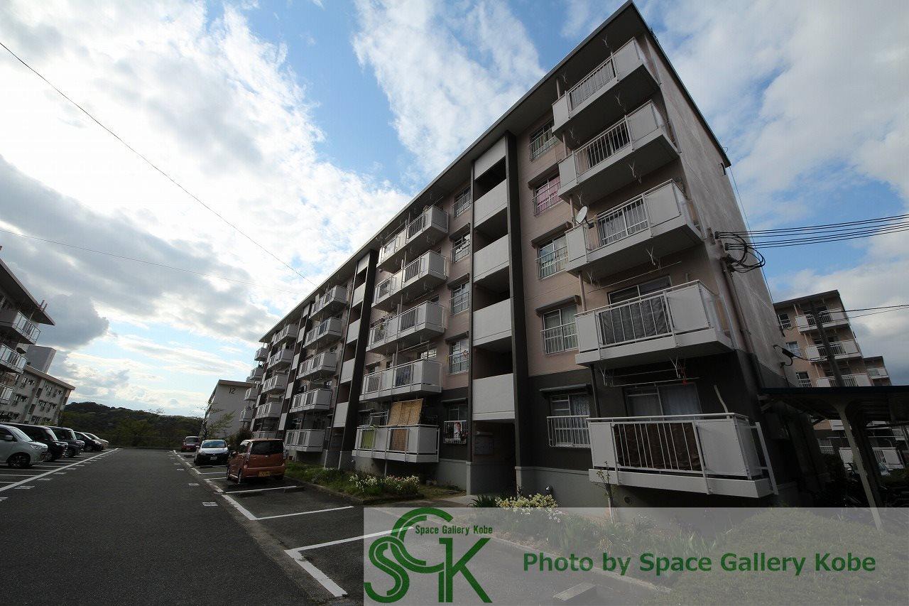 神戸電鉄三田線 岡場駅 徒歩17分 5階建 築55年の外観写真