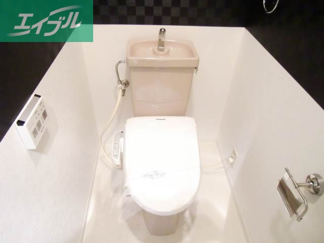 トイレ　ウォシュレット付き