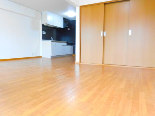 居室・リビング　同マンション別部屋