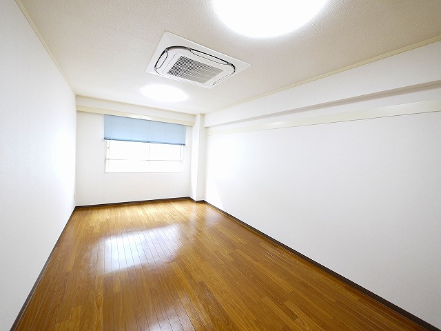 まあぁろ ビルの居間写真
