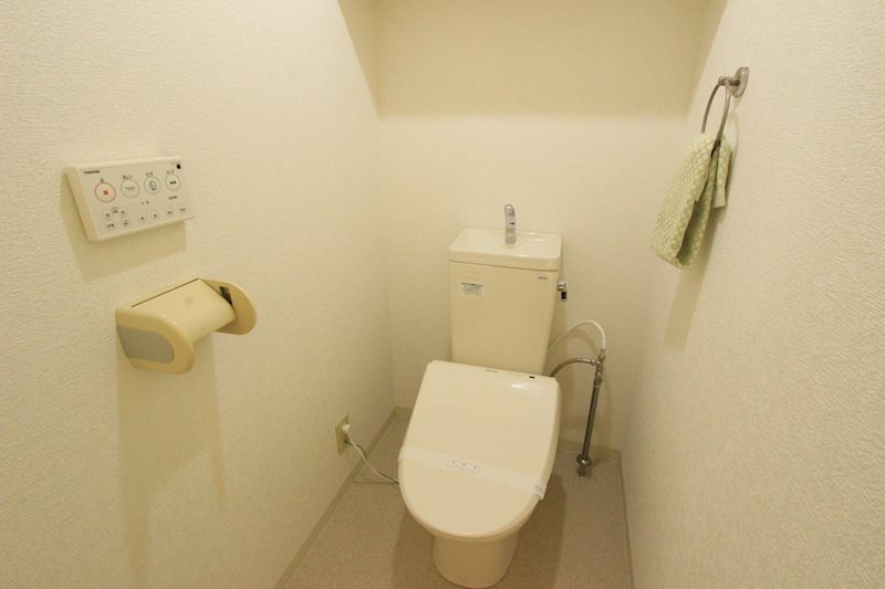トイレ　落ち着いた色調のトイレです♪
