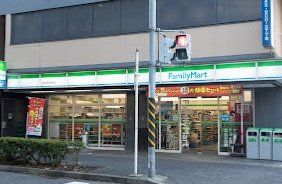 コンビニ　ファミリーマート関内蓬莱町店（コンビニ）まで130m
