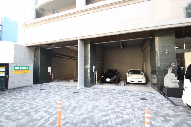 駐車場　駐車場があるので、車を買う予定の方も安心です