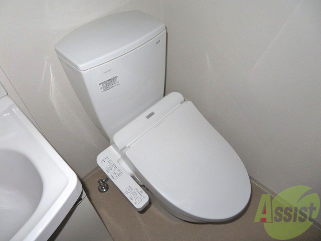 トイレ　ウォシュレット付きのトイレです。シャワートイレは日本の宝。