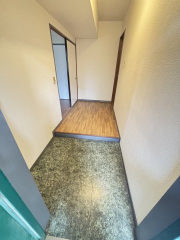 地下鉄今里筋線 だいどう豊里駅 徒歩9分 4階建 築48年の玄関写真