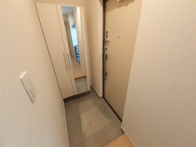 玄関　☆姿見付きのシューズボックスがあります☆