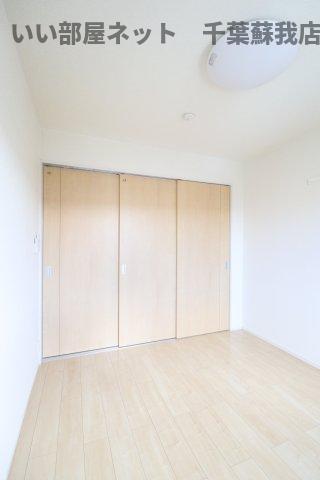 その他部屋・スペース　広くて明るい寝室