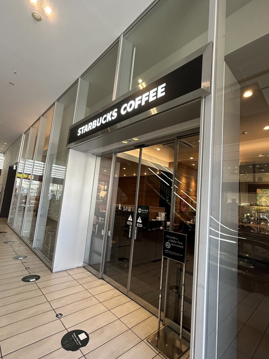 飲食店　スターバックスコーヒー（飲食店）まで825m