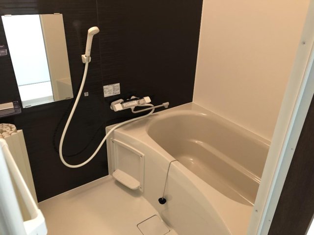バス・シャワールーム　コンパクトで使いやすいお風呂です