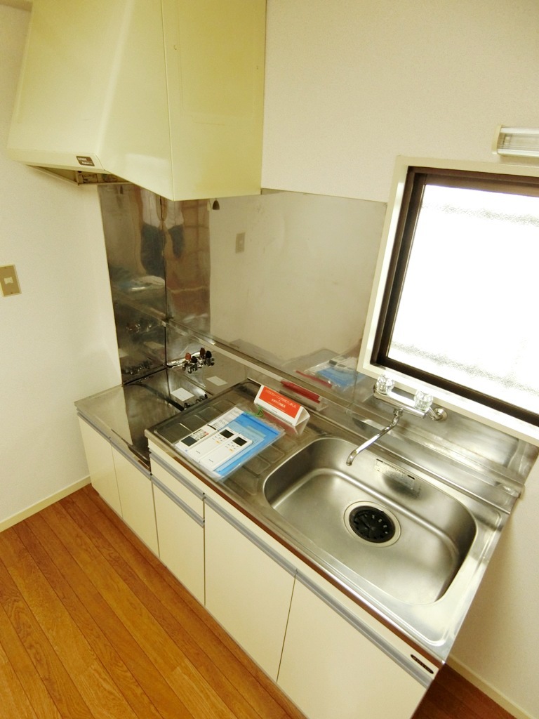 キッチン　同タイプ別号室のお写真になります。