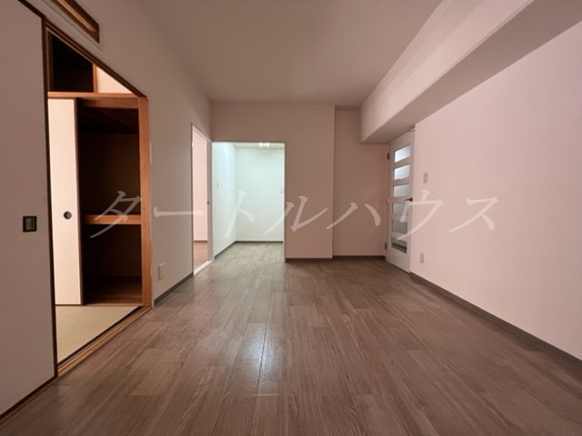 ベルビュー1番館の居間写真
