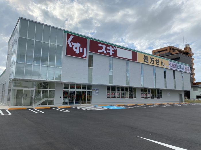 ドラックストア　スギ薬局金沢駅西店（ドラッグストア）まで513m