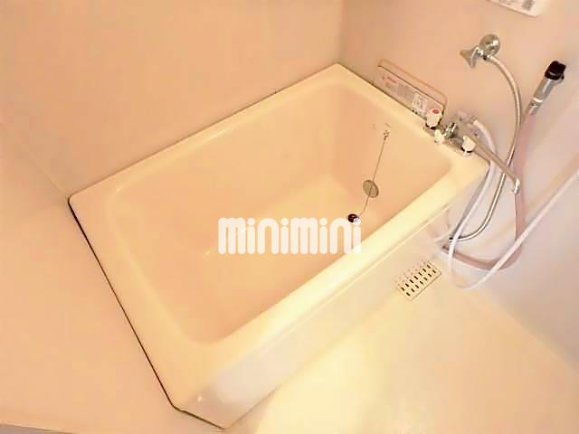 バス・シャワールーム　追い焚き機能付きの浴室です。