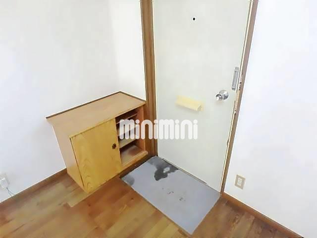 玄関　下駄箱付きで玄関周りをスッキリ出来ますね。